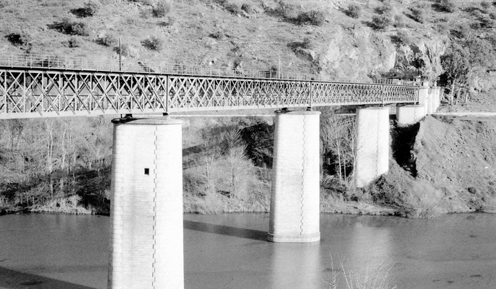 Vista del viaducto internacional sobre el río Águeda. Fotografía de Martín Dieterich