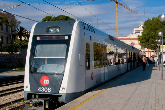 Metrovalencia: Serie 4.300. Tren eléctrico de Vossloh. Dotación: 55 unidades desde 2007. Circulan en la L-1 y L-5