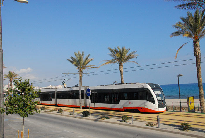 TRAM Alicante: Serie 4.100. Dotación: 9 unidades en circulación en la L-1