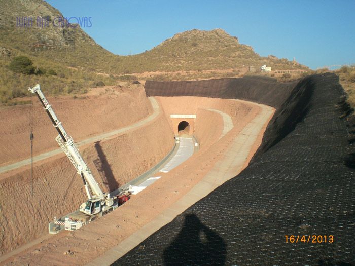 Obras de saneamiento de los taludes de salida oeste del túnel 1