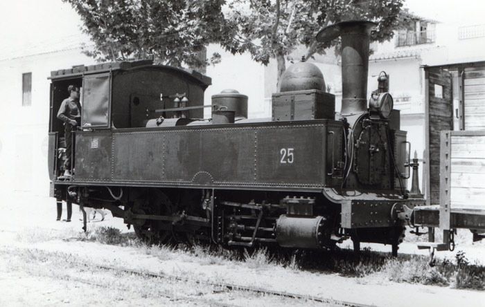 Desde 1893 el ferrocarril de Carcaixent a Dénia enlazaba en Gandía con un tren de vía métrica que se dirigía a Alcoi. Fotografía de Xavier Santamaría.