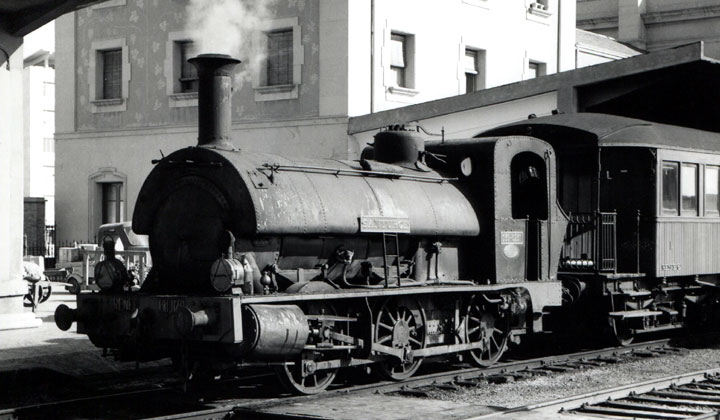 La locomotora de vapor "Santurce" fue captada por el británico Lawrence G. Marshall efectuando maniobras en la estación de Logroño en 1960