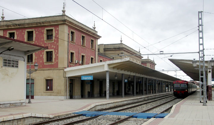 Vista general de los andenes de la estación de Logroño