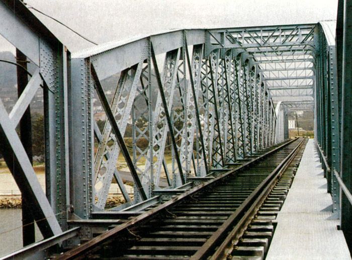 Aspecto del puente en la ría Pontedeume, tras su restauración en 1989.