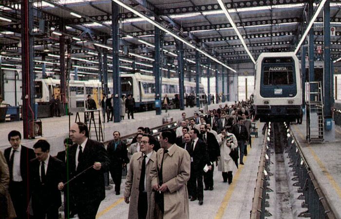 EuskoTren –en 1989 Eusko Trenbideak- inaugura cocheras en Sopelana para las líneas de Bilbao a Plencia y Lezama.