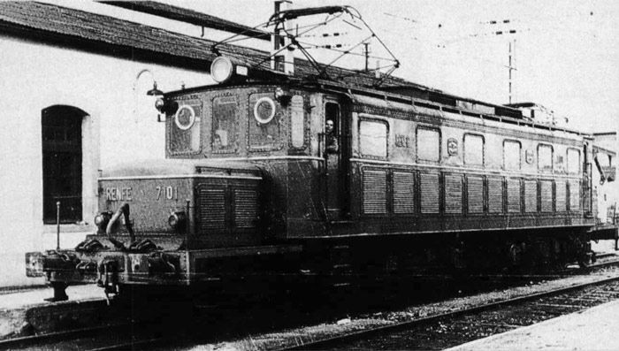 Locomotora serie 7100 adquirida por Renfe en 1944.