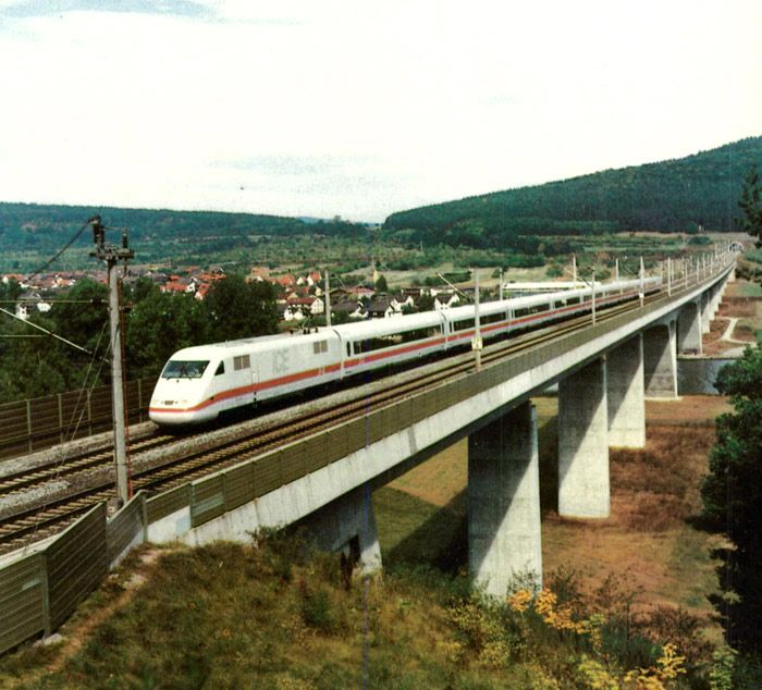 Entra en servicio en Alemania en junio de 1991 el tren ICE que circula a 280 km/h.