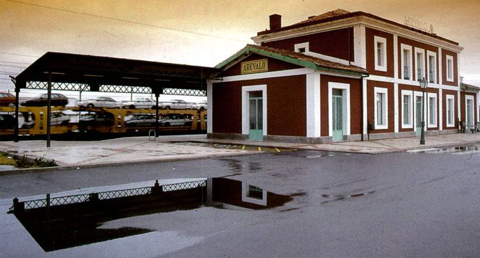 Más de 130 estaciones remodeladas en 1991. En la imagen, estación de Arévalo en Segovia.
