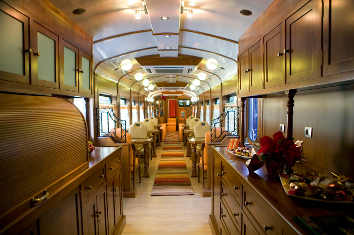 Los trenes tienen espacios preparados para servir, cada mañana, el desayuno a los viajeros