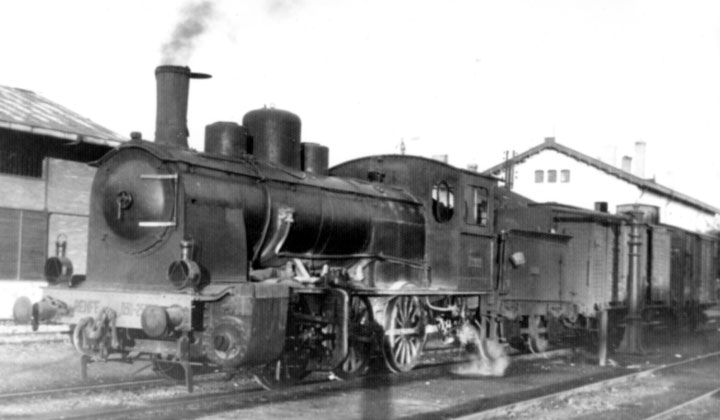 Locomotora de vapor 030-2536, ex Compañía de los Ferrocarriles de Madrid a Cáceres y Portugal 401-410 y Compañía de los Ferrocarriles del Oeste de España 401-410. Archivo Histórico Ferroviario FA-0159-014