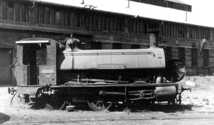 Locomotora de vapor 030-0230, ex Ferrocarril de Triano a la Ría de Bilbao 11-12, en el depósito de la estación de Burgos. Archivo Histórico Ferroviario FA-0159-073