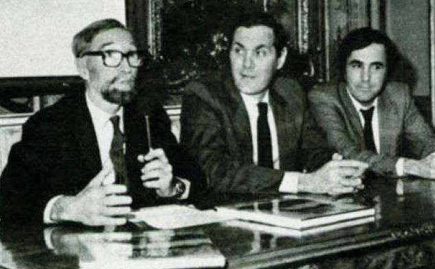 Manolo Maristany en la entrega de los premios “Antonio Machado” en los que fue jurado. A su izquierda, Julián García Valverde, ex presidente de Renfe.
