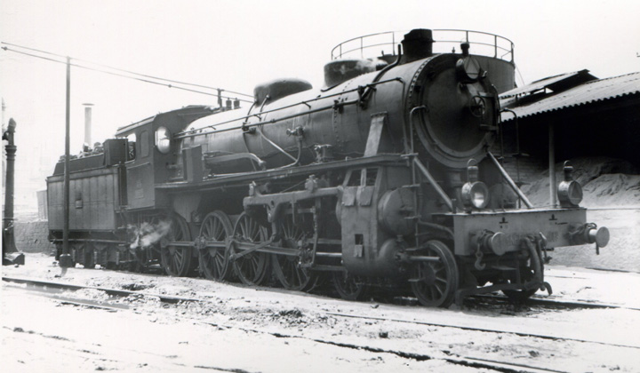 Locomotora "Mastodonte" de la serie 1300 de MZA, fotografiada por Ferrán Llauradó en Zaragoza
