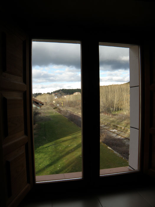 Vista desde un dormitorio de las vías camino de Burgos.