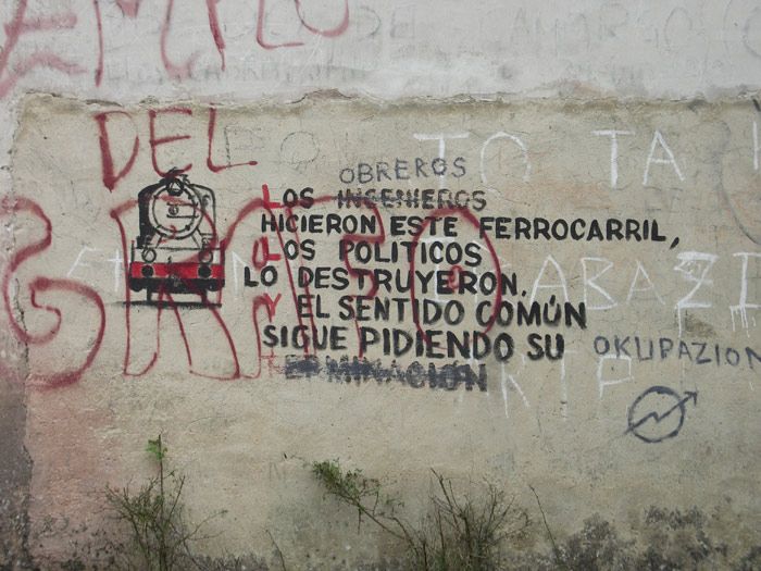 Graffiti pintado en la boca sur del túnel de la Engaña.