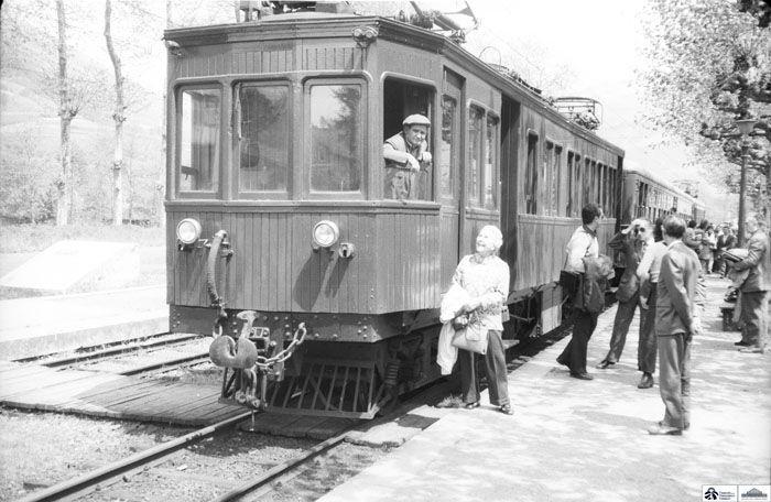 1972. Ferrocarril de va estrecha en Guipzcoa. (1972). Foto Gustavo Reder Klingebeil.  Archivo Histrico Ferroviario.