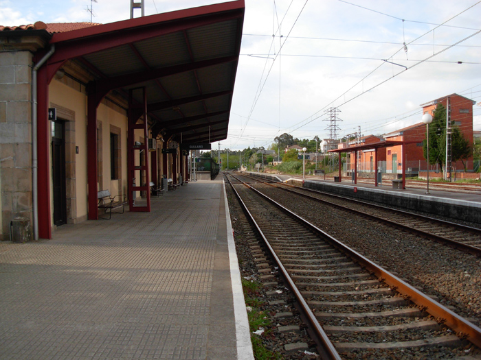 Estación de Guillarei, punto donde arranca el ramal hacia Portugal. Foto Ozo3