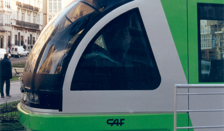En el año 2004 se alcanzó el necesario acuerdo institucional para la implantación del tranvía en las calles de Vitoria.