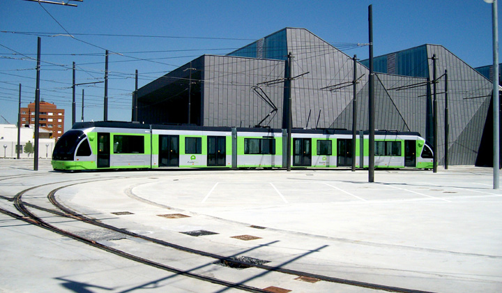 En las cocheras de Ibaiondo se encuentran las curvas más cerradas de la nueva red de tranvías de Vitoria.