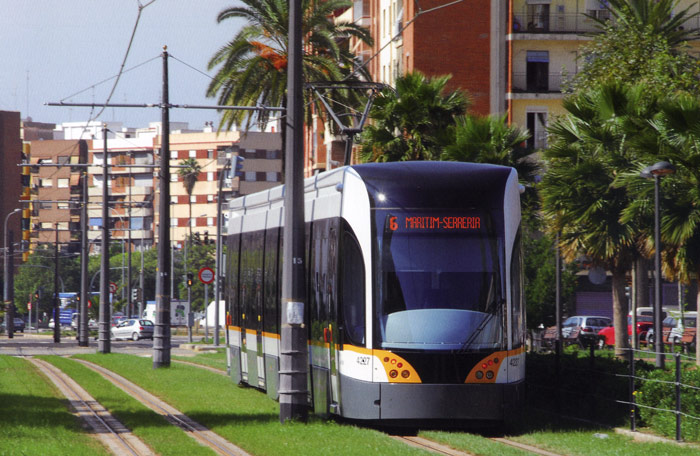 En 2007 se prolonga la L5 hasta el Puerto de Valencia , desde la estación de Marítim-Serrería hasta la parada de Neptú, lo que permite la conexión con la fachada marítima de Valencia