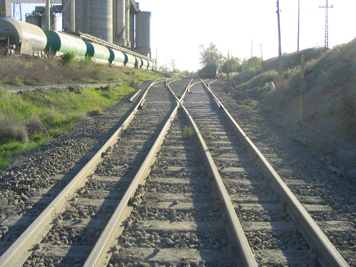 Cabecera de vías de la estación de Villaluenga-Asland, lado Villaluenga-Yuncler