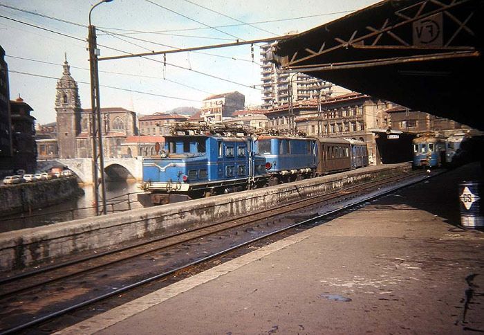 Vista de la estación de Atxuri, tomada en los años setenta. Fotografía de Javier Fernández López