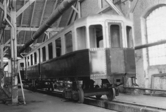 Construcción de los automotores Ganz de los Ferrocarriles Vascongados en la factoría de Budapest. Archivo EuskoTren/Museo Vasco del Ferrocarril