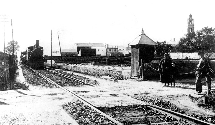 Paso a nivel del Camino del Fus de Massanassa (1927). Archivo Histórico Ferroviario FF-0880