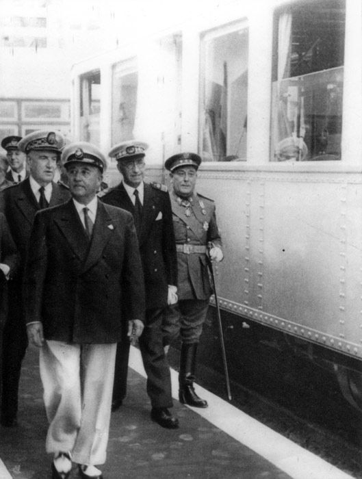 El dictador Franco inauguró el ferrocarril de Bermeo en 1955.