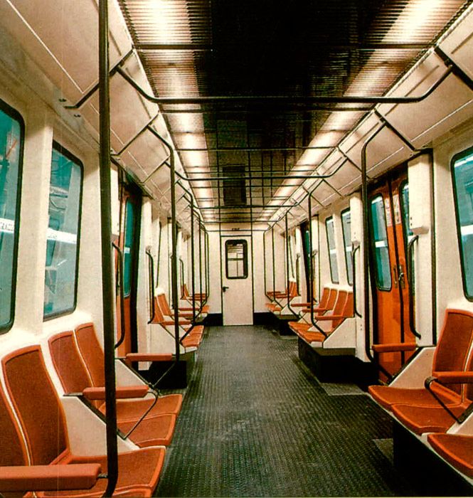 Unidades 2000, material clásico del Metro de Madrid, que cuenta en 1994 con 271 unidades.