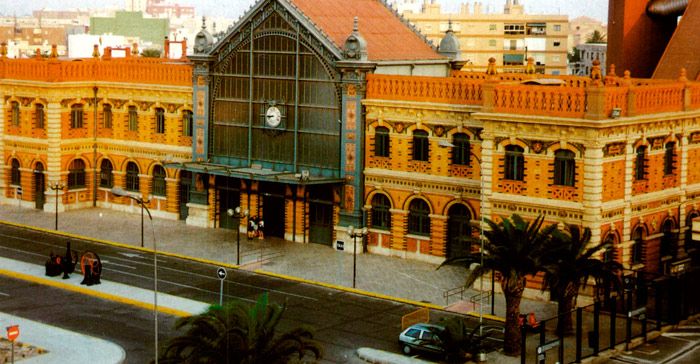 Fachada principal de la estación de Almería.