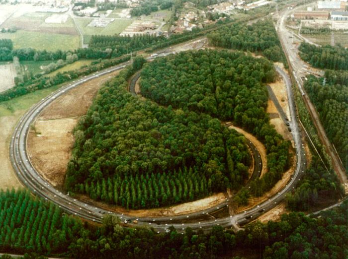 En 1999 Francia inaugura un centro de ensayos ferroviarios en la regin de Norte-Paso de Calais.