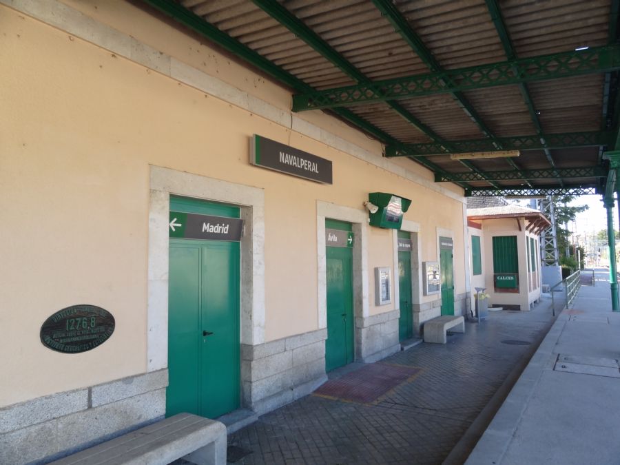 Andén de la estación de Navalperal de Pinares (Ávila)
