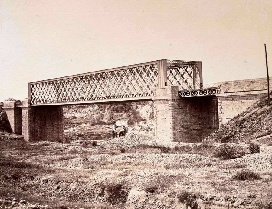Puente sobre el ro Duero. Fotografa de Jean Laurent. Archivo de la Biblioteca Nacional de Espaa. Ministerio de Cultura.